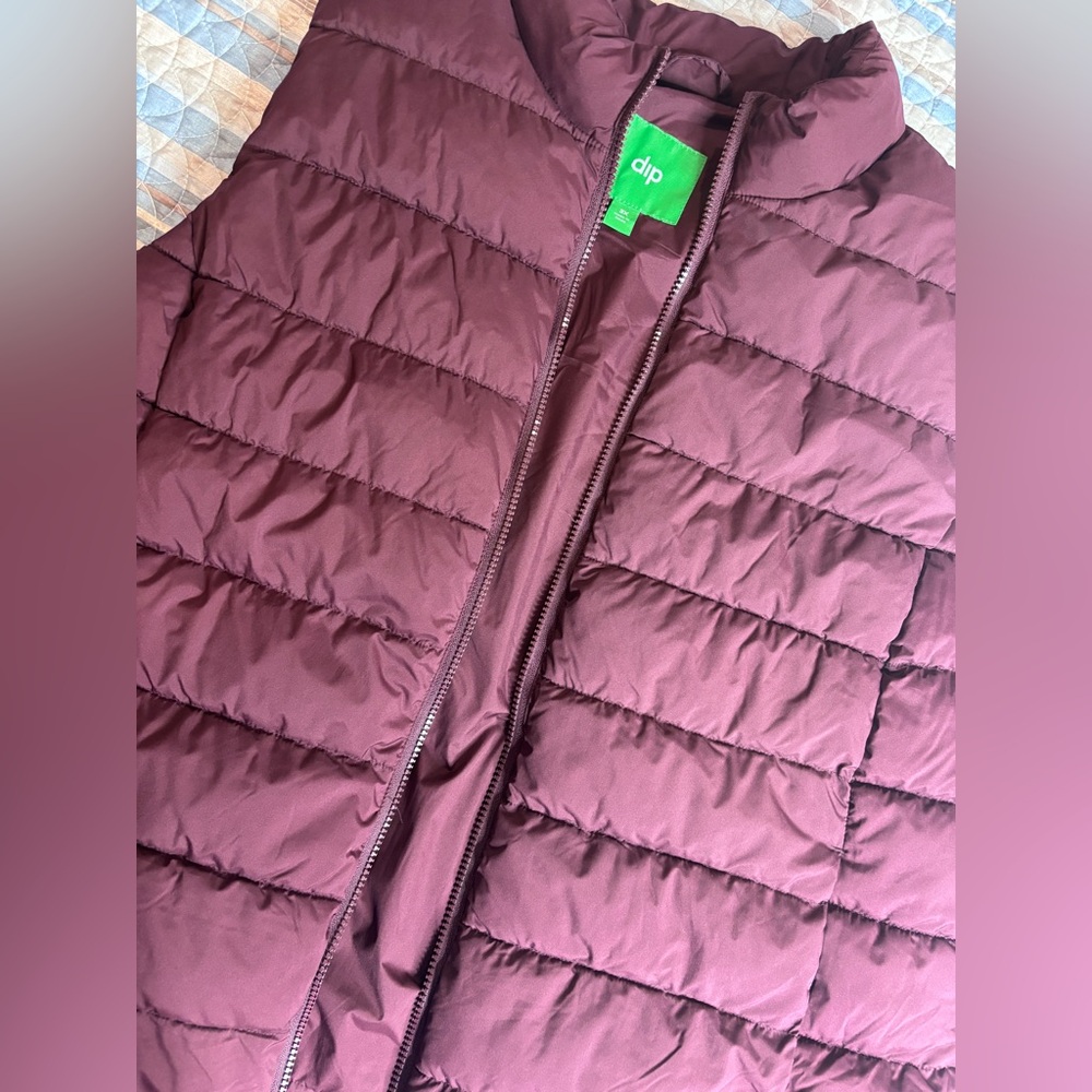 0160- dp Burgundy Quilted Puffer Vest Size 3X Lightweight Zip Front - Picture 3 of 5
